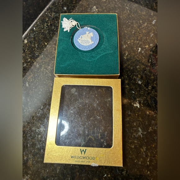 1995 Vintage Wedgwood Jasperware Rocking Horse Ornament - Picture 5 of 5
